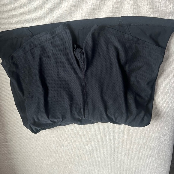 Athleta Women's Black Skort with side pockets - Picture 3 of 3